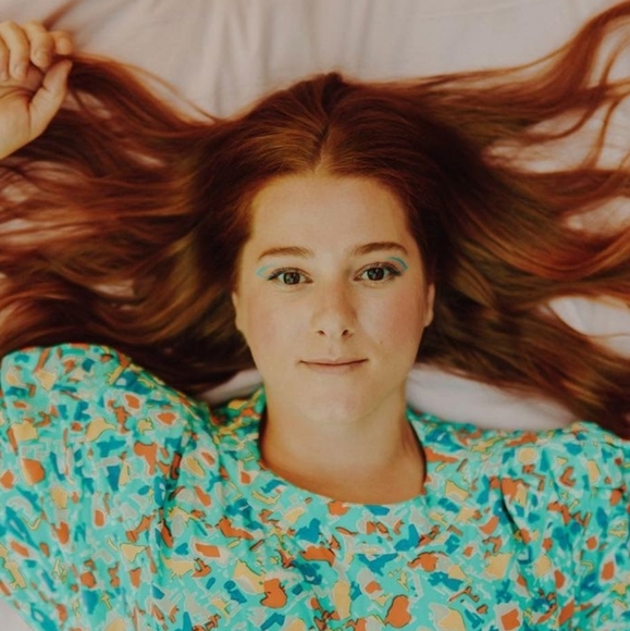 Meet your Posher, Emilee - Picture 3 of 4